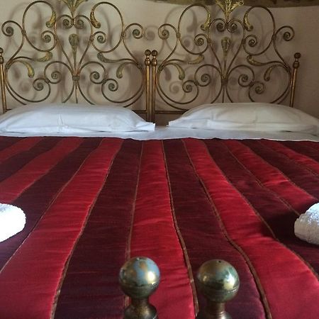 كامبيليا ماريتيما La Piazzetta Toscana B&B الغرفة الصورة