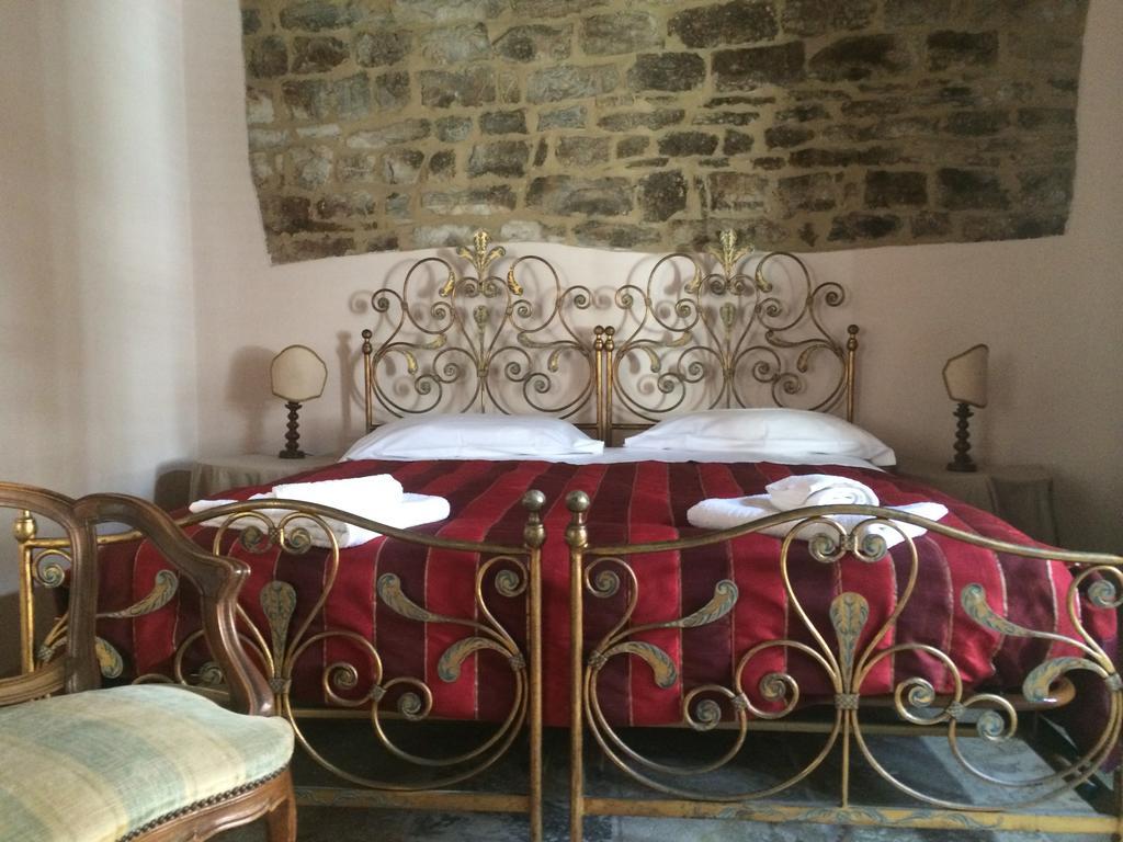 كامبيليا ماريتيما La Piazzetta Toscana B&B الغرفة الصورة